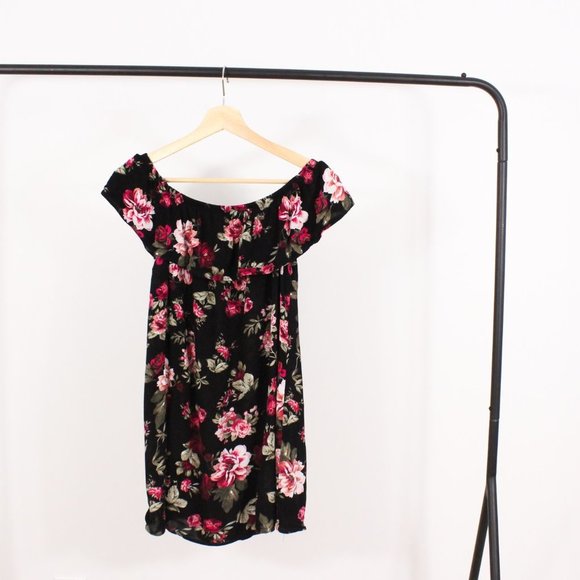 *U2B Off the Shoulder Floral Black  Top - Picture 4 of 7
